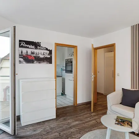 Nette Kompakte Mit Balkon Apartment *
